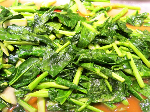 Lezzetli Asya yemeklerinin yakın görüntüsü 