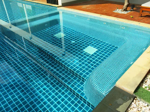 Piscina Com Água Azul — Fotografia de Stock