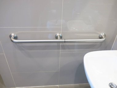 Modern bir tuvaletin içinde. 