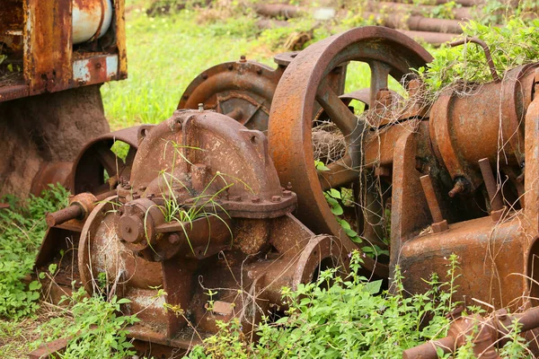 Old Rusty Metal Details Green Grass — Foto de Stock