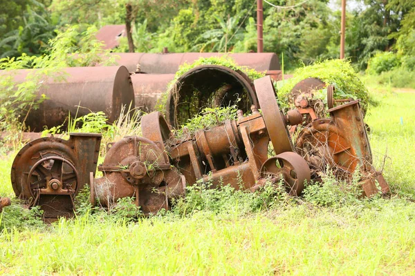 Old Rusty Metal Details Green Grass — Stock fotografie