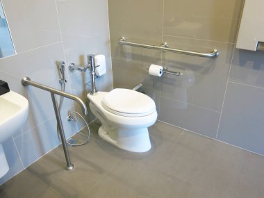 Modern bir tuvaletin içinde. 