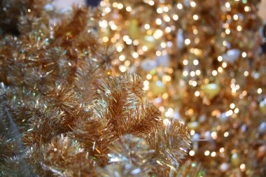 Noel ağacı, balolar ve süslemeler  