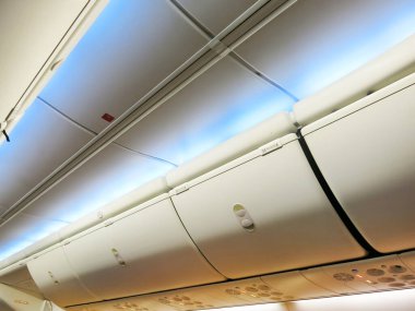 Bir yolcu uçağının içi 