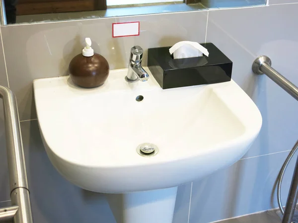 Sisustus Moderni Kylpyhuone — kuvapankkivalokuva