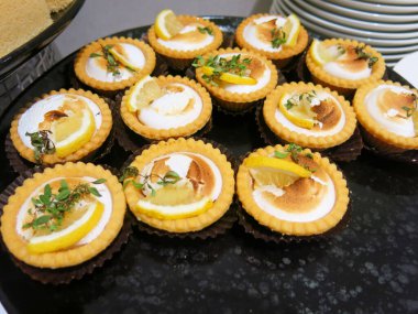 Lezzetli tatlıyı yakın. 