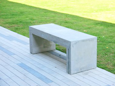 Taze yeşil çimlerin yakın plan görüntüsü, parkta çimenler.