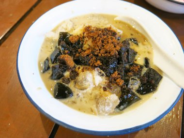 Lezzetli Asya yemeklerinin yakın çekim görüntüsü