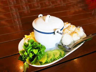 Lezzetli Asya yemeklerinin yakın çekim görüntüsü