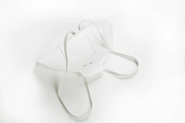 Nahaufnahme Der Medizinischen Maske Auf Weißem Hintergrund — Stockfoto