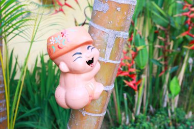 Outdoor ceramic design in garden.