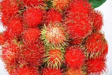 Rambutan meyveleri, taze ve sağlıklı tropikal meyveler. 
