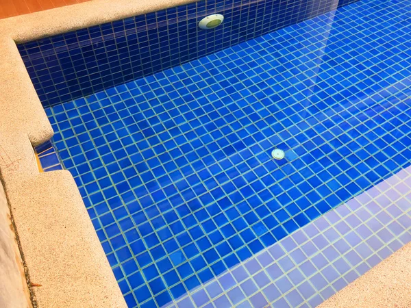 Otel Otelinde Lüks Bir Yüzme Havuzu — Stok fotoğraf
