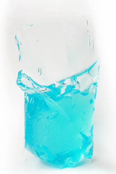 Пластиковый Пакет Цветной Жидкостью Белом Фоне — стоковое фото