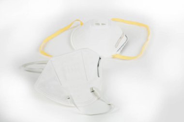 Beyaz arkaplanda koruma için koruyucu maske