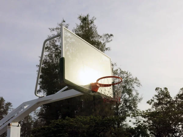 Basketballkorb Auf Der Straße — Stockfoto