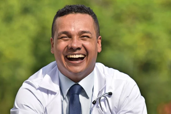 Hispanique Homme Docteur Sourire — Photo