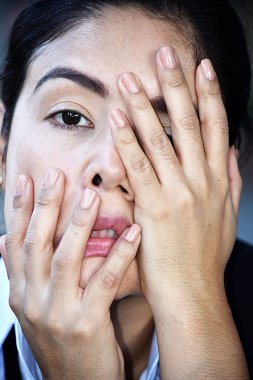 Stresli akıllı iş kadını