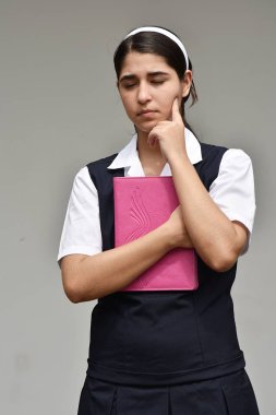 Katolik Kolombiya Okulu kız düşünme