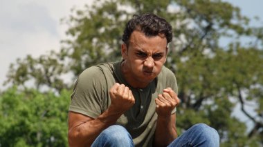 Kolombiyalı erkek ve öfke