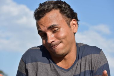 Karışık bir Hispanik erkek