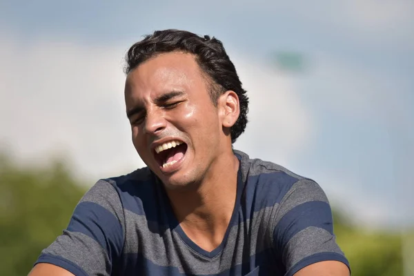 Lelaki Kolombia Muda Yang Sangat Gembira — Stok Foto