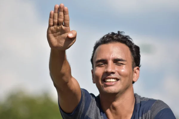 Młody Pozdrowienie Mężczyzna Kolumbijski — Zdjęcie stockowe