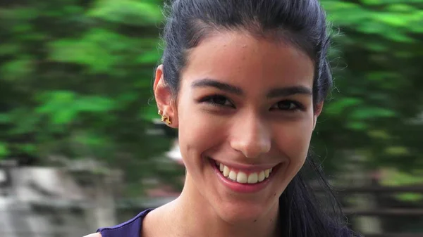Młodzieńczy Szczęśliwy Kolumbijski — Zdjęcie stockowe