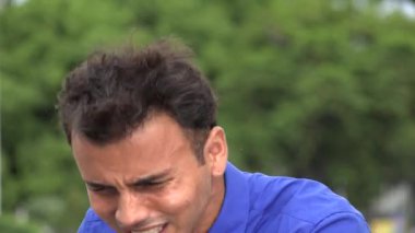 Kızgın genç İspanyol iş adamı vurguladı