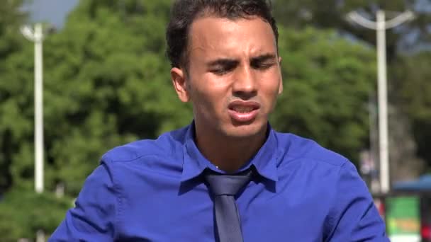 Tímido romântico jovem hispânico homem de negócios no amor — Vídeo de Stock