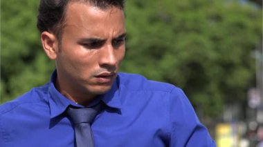 Genç İspanyol iş adamı ve Karate Punches