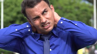 Genç İspanyol iş adamı ve ağrı