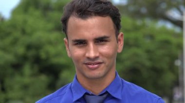 İspanyol iş adamı ve güle güle selamlayan