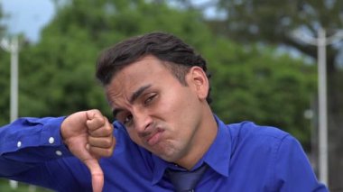 Mutlu üzgün İspanyol iş adamı