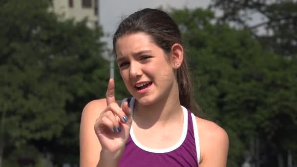 Athletic Hispanic Teen Girl Talking Pointin — Stock Video