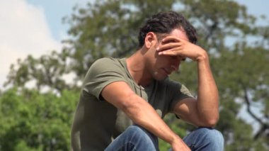 İspanyol erkek asker parlak güneş