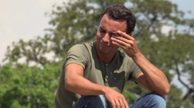 Kızgın İspanyol erkek asker şikayet