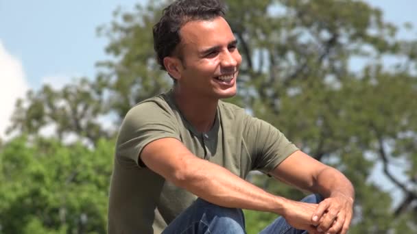 Feliz Soldado Hispânico Masculino — Vídeo de Stock