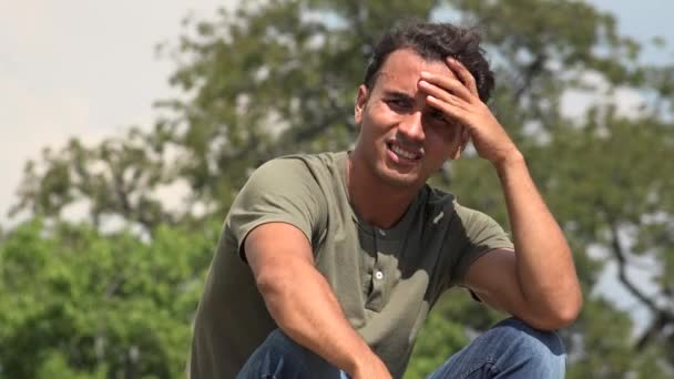 Stressant soldat hispanique masculin — Video