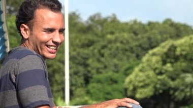 İspanyol delikanlı ve kahkaha