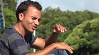 Karışık genç İspanyol adam