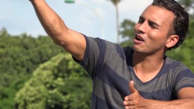 Konuşan İspanyol delikanlı