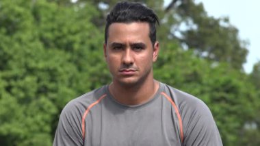 Ciddi atletik İspanyol yetişkin erkek