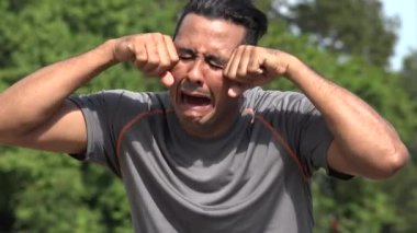 Kızgın atletik İspanyol yetişkin erkek