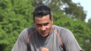 Atletik İspanyol yetişkin erkek ve öfke