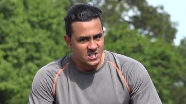 gergin atletik İspanyol yetişkin erkek