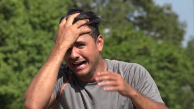 Atletik İspanyol yetişkin erkek vurguladı