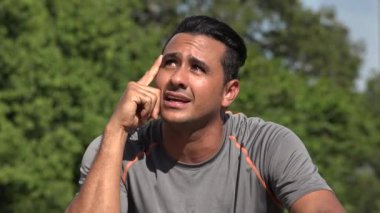 Düşünme atletik İspanyol yetişkin erkek