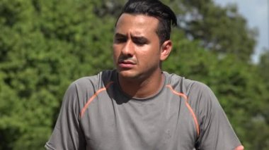 Korkulu atletik İspanyol yetişkin erkek