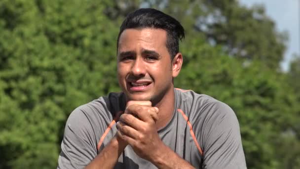 Nerveux Anxieux Athlétique Hispanique Adulte Homme — Video